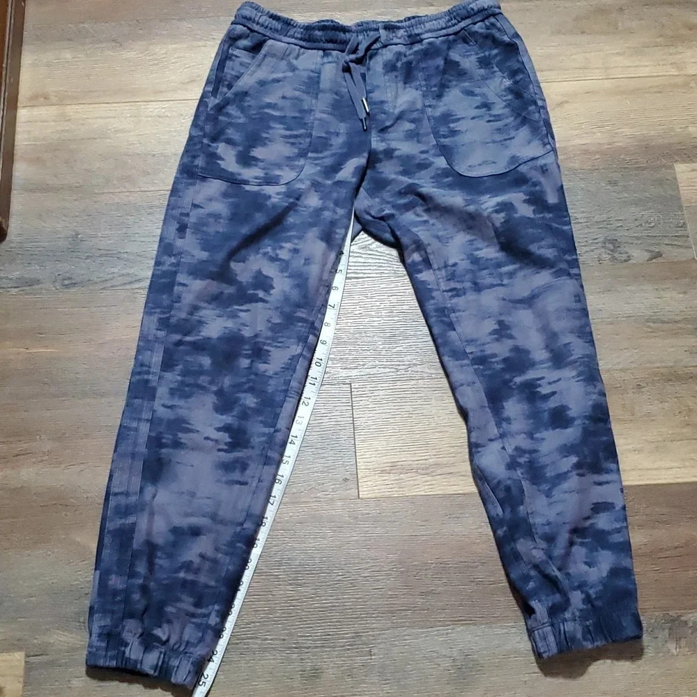 Athleta farallon printed tyedyed blue grey joggers
